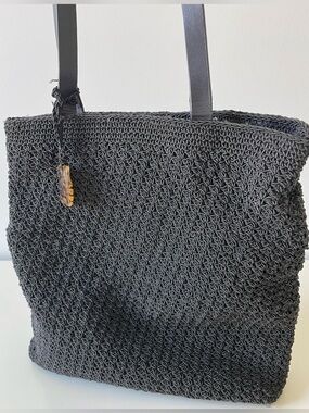 Liz Claiborne Black Woven Crochet Summer Bag with Pink Lining & Leather Straps